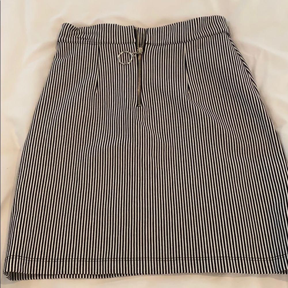 LF white and navy striped mini skirt